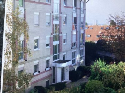 Schöne 4-Zimmer-Wohnung mit Balkon und EBK in Langen (Hessen)