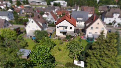 Sonniges Zweifamilienhaus mit Ausbaupotenzial