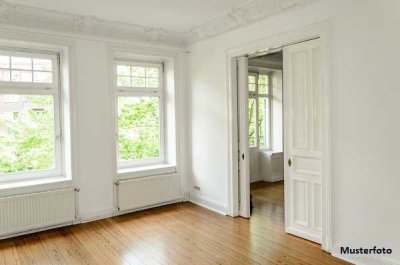 Charmante 2-Zimmer-Altbauwohnung mit Balkon