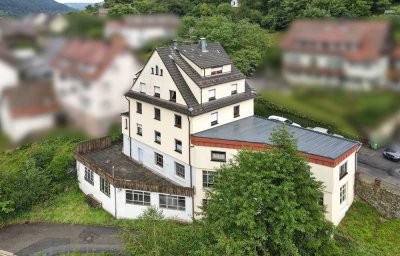 Mehrgenerationenhaus in Bad Wildbad: Großzügiger Raum für Familienleben und persönliche Interessen