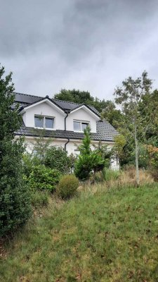 Moderne 4-Zimmer-Wohnung - 121,7 qm mit 22 qm Sonnenterrasse und Gartenfläche