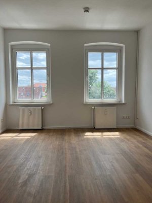 + + hochwertig sanierte Zweizimmerwohnung neben dem Salzlandtheater + + + +