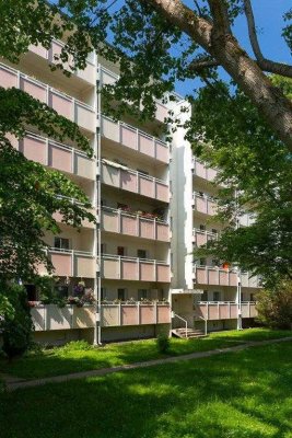 Aktuelle Renovierung einer 3-Zimmer-Wohnung mit Balkon!
