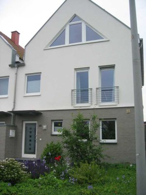 Große 6-Zimmer-Doppelhaushälfte mit kleinem Garten und EBK in Rheda