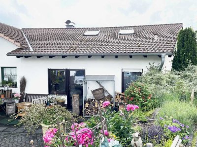 Gemütliche Doppelhaushälfte mit Gartenidylle und Balkon in Helberhausen