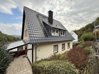 NEU: Gepflegtes Zweifamilienhaus mit tollem Ausblick in ruhiger Wohnlage von Werdohl zu verkaufen!