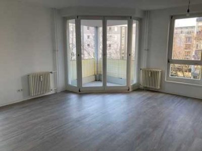 Helle Pärchenwohnung mit Balkon und EBK wartet auf Sie!