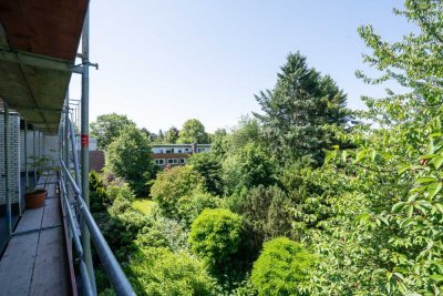 Preisreduzierung: Sonniges Penthouse im schönen Marienthal mit zwei TG-Plätzen