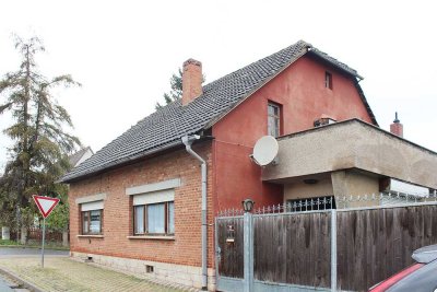 ländliches Wohnhaus mit Ausbaureserve, Stallgebäude und schönem Grundstück in Oldisleben