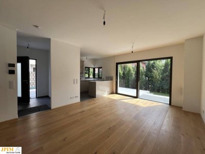 Erstbezug, ziegelmassive Süd-Ost-Seitige Haushälfte mit Küche und KFZ-Stellplatz