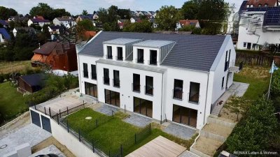 Ein Traum mit Aussicht
Neubeu Reiheneckhaus mit Panoramablick
2 Bäder,Wärmepumpe, und Garage.