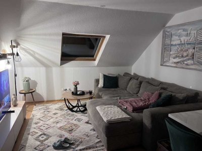 Nachmieter ab 1. November gesucht – 2-Zimmer-Dachgeschosswohnung , 2 Min. zur Uniklinik Homburg