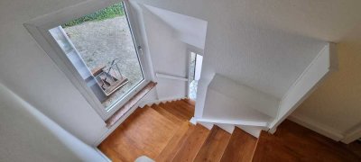 Charmante 3-Zimmer-Altbauwohnung in ruhiger Villenlage mit Terrasse