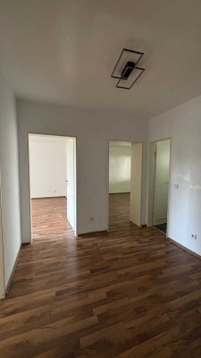 wunderschöne 3-Zimmer - Wohnung mit Balkon !