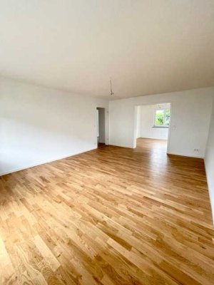 Exklusiv sanierte 4 Zimmer Wohnung inkl. Garage, Balkon und Garten