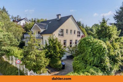 Exklusive Unternehmervilla auf weitläufigem Grundstück