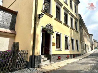 Hochwertig ausgestattete 3-Raum-Wohnung mit großem Balkon und Einbauküche - zentral in Annaberg!