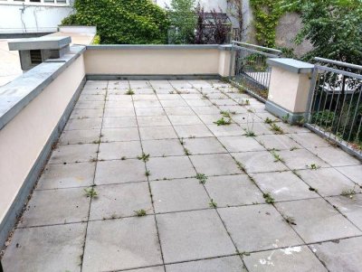 Neuwertige 4 ZIMMER-Wohnung + ruhige Terrasse 24m² + extra Küche möbliert + großes Bad + extra WC!