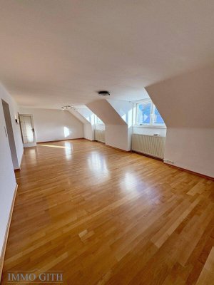 SEHR HELLE, PROVISIONSFREIE, 120m² 3,5-ZIMMER-WOHNUNG IN BESTER WIENER NEUSTÄDTER INNENSTADTLAGE ZU MIETEN!