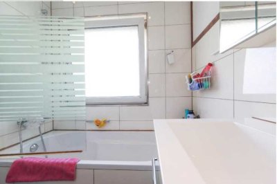Stilvolle 3-Raum-Wohnung mit gehobener Innenausstattung mit Balkon und Einbauküche in Aalen