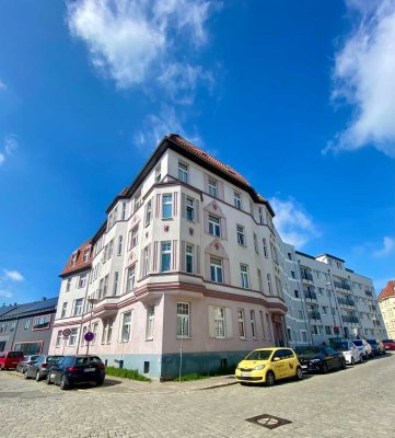 Lichtdurchflutete 2-Raumwohnung mit Abstellraum, Keller und Bahnhofsnähe