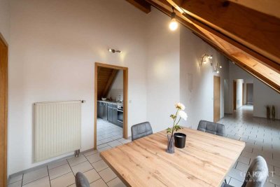 Sehr gepflegte Wohnung mit viel Licht, Balkon & Garage!