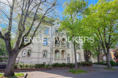 Moderne Wohnung in exklusiver Altbauvilla mit zwei separaten Wohneinheiten und idyllischem Garten...