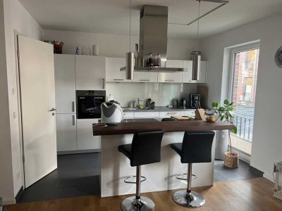 Moderne, gepflegte 3-Zimmer-Whg. mit geh. Ausstattung. Großer Balkon, EBK, WC extra