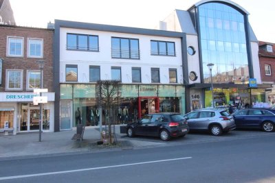 Exklusive 5-Zimmer-Stadtwohnung mit Einbauküche und Dachterrasse im Herzen der Stadt