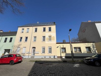 modernisiertes Mehrfamilienhaus mit PV Anlage in Merseburg für Faktor 18
