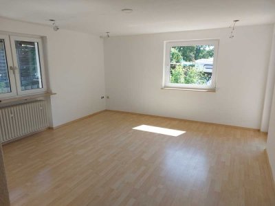 4 Zi. EG-Whg mit großer Terrasse, Balkon u. Garage in Bonndorf