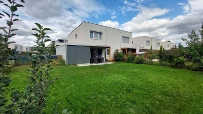 NIEDRIGENERGIE, NEUWERTIG, VOLLMÖBLIERT MIT GARTEN