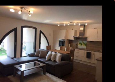 Exklusive, voll möblierte 3‑Zimmer‑Wohnung in der Regensburger Altstadt – Stellplatz auf Wunsch