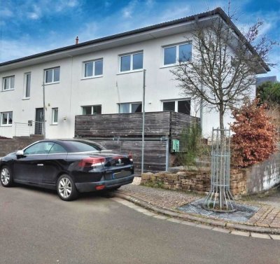 Otterberg:
Moderne Doppelhaushälfte in sonniger Lage mit 2 Pkw-Stellplätzen