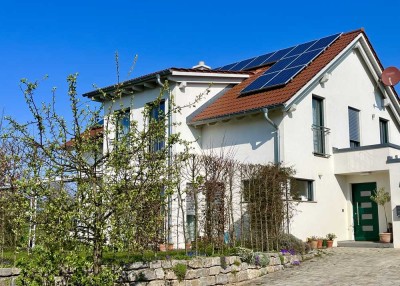 Familienfreundliches Einfamilienhaus mit PV und Garage