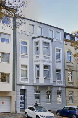 elegante 4-Zimmer-Altbauwohnung mit Balkon