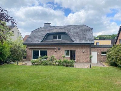Erstklassig Wohnen! Freistehendes 1-2 Familienhaus in bevorzugter Lage