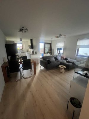 Möblierte 3-Zimmer-Wohnung mit 2 Gärten und 2 Terrassen in Fellbach zu vermieten