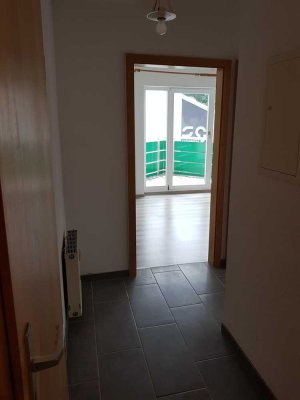 Modernisierte Dachgeschosswohnung mit drei Zimmern sowie 2x Balkon und EBK in Murrhardt
