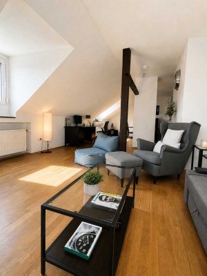 Urbanes 3-Zimmer Dachgeschoss mit Aufzug & Stellplatz am Schweizer Platz