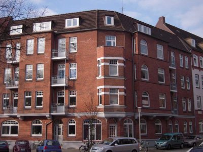 Topp: helle 3,5 Zi-Wohnung, sanierter Altbau, 85 m²Balkon, EBK, VB, Dielen. KEINE WG !