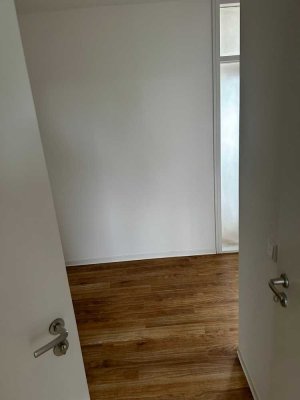 Modernisierte 2-Raum-Wohnung mit Balkon und Einbauküche in Fürth