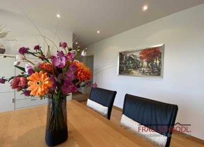 Exklusive Penthouse-Wohnung
5,5 Zimmer 
Aufzug vor der Haustüre!
Singen Nord