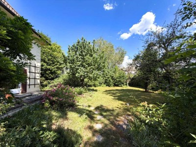 Villa im Dornröschenschlaf  in Obermenzing, 660 m² Grund, 6 Zimmer!