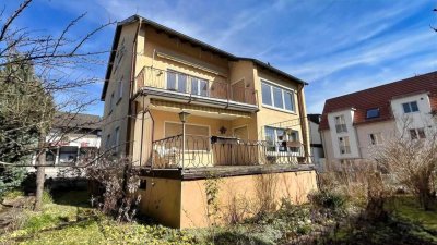 Zweifamilienhaus mit großem Garten, Doppel- und Einzelgarage in TÜ-Unterjesingen
