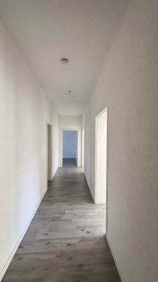 schöne 2,5 Zimmer Wohnung in zentraler Lage !!