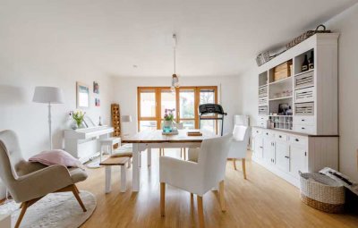 Geräumige 5-Zimmer DHH in München mit Garage, Feldrandlage!