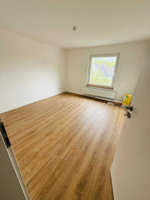 Frisch sanierte 3-Zimmer-DG-Wohnung in Oberhausen Sterkrade-Mitte