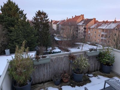 Schöne 3 Zimmer Dachgeschosswohnung mit Balkon in Hi-Oststadt