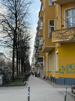 Preis reduziert: Heller Altbauklassiker mit ruhiger Gartenhauslage in Friedrichshain